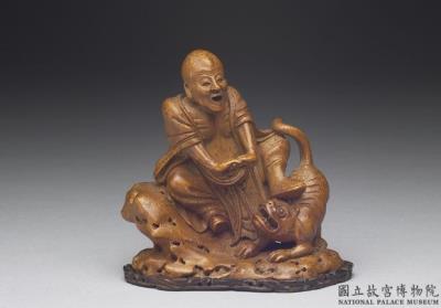 图片[2]-Bamboo carving of a tiger-taming lohan, early Qing dynasty, late 17th to early 18th century-China Archive